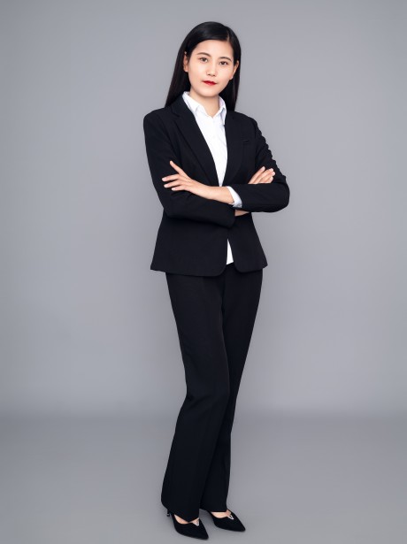 胡薇薇律师，女，从事律师职业三年，现为甘肃赛莱律师事务专职律师。