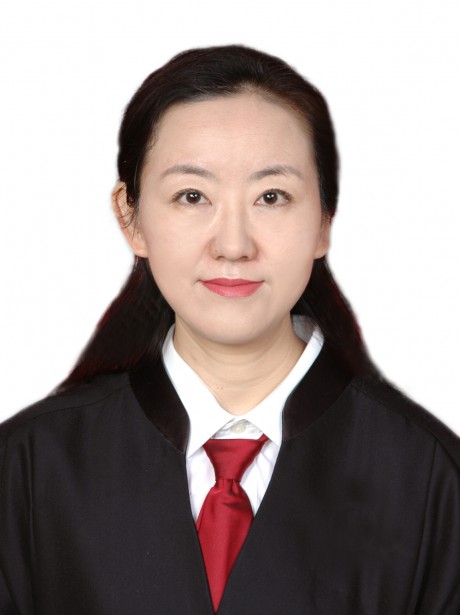 张煜钰律师，女，从事律师职业17年，经济法学硕士，甘肃赛莱律师事务所执业律师。