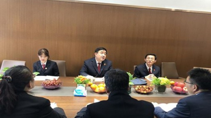 为开启“网上立案”工作新模式，扩展诉讼服务方式和范围，提高诉讼服务质量水平，形成更加快捷、更加便利、更加高效的立案新格局，2019年11月6日下午，兰州市城关区人民法院副院长雷明同志一行四人莅临甘肃赛莱律师事务所，就推行“兰州诉讼服务网”网上立案工作进行现场指导调研。甘肃赛莱律师事务所主任雷海亮及部分合伙人律师参加了座谈会。