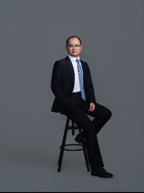 王海，男，现任甘肃赛莱律师事务所刑事法律事务部负责人，专职律师。