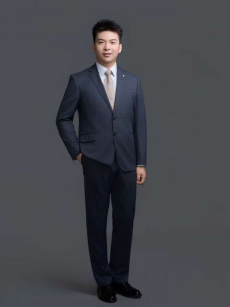 钟剑律师，男，现为甘肃赛莱律师事务所专职律师。