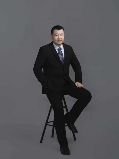 杜荣杰律师，男，汉族，2015年通过国家司法考试，2018年取得律师资格证，现任甘肃赛莱律师事务所专职律师。