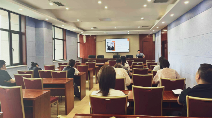 为夯实企业合规管理基础，筑牢合同风险防控防线，提升管理人员法律实务和纠纷处理能力，2026年6月24日下午，中国石化销售股份有限公司甘肃石油分公司开展了《“以案促管”合同风险识别与全周期管理实务》专题
